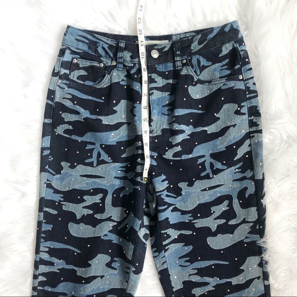 TOPSHOP Blue Camo Mom Jeans! Size 28. - Picture 5 of 10